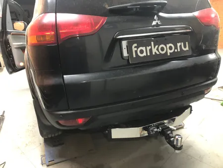 Фаркоп TowRus для Mitsubishi Pajero Sport 2008-2017 (с нерж. накладкой) 159366 в Рязань